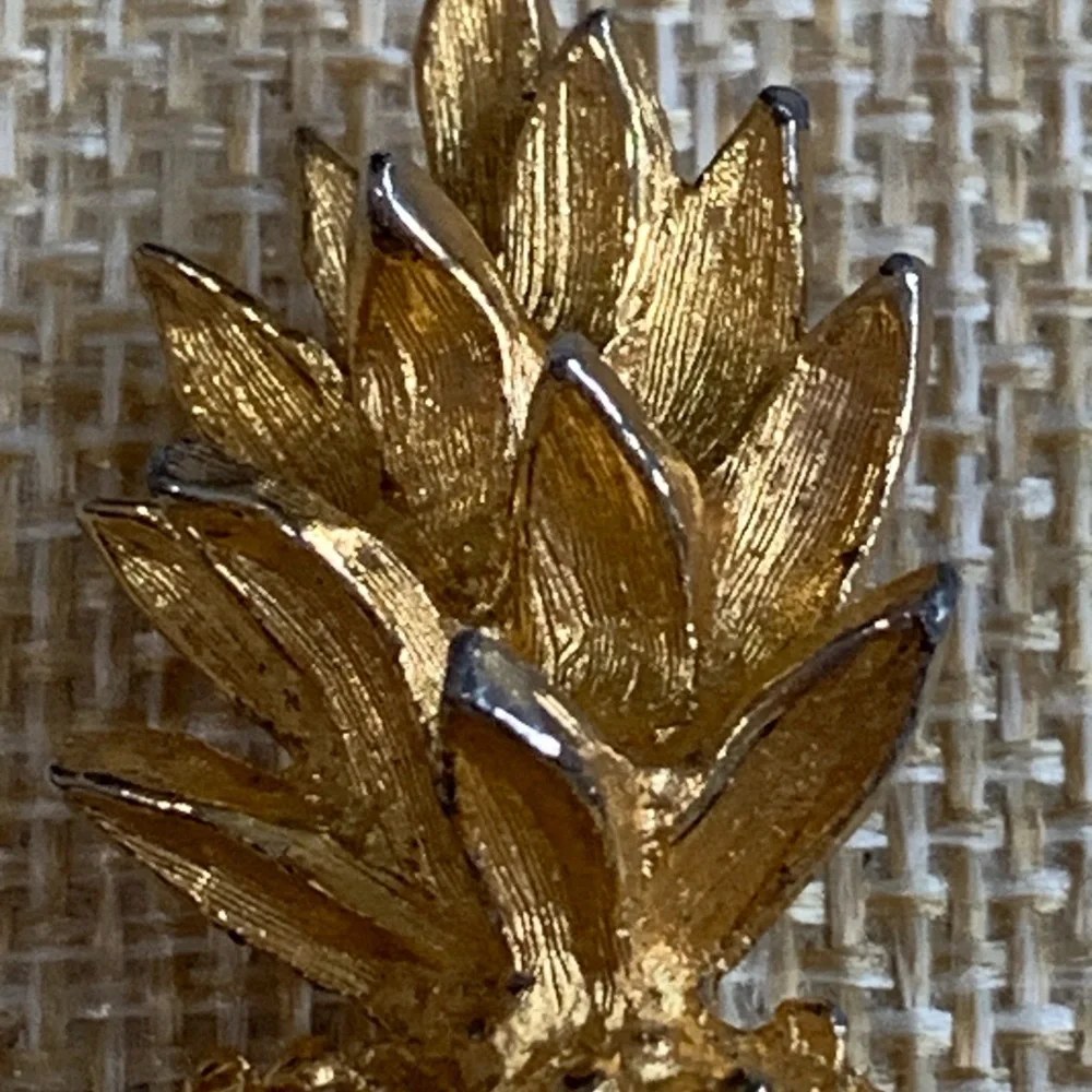 Vintage Gold Tone Pineapple Brooch Pin Textured Tropical Hospitality Symbol
